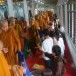 ประเพณีตักบาตรธูปเทียน