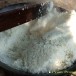 ข้าวตังและการหุงข้าวกระทะเหล็กแบบโบราณ