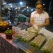 ร้านโส เมี่ยงสด ปอเปี๊ยะทอด แหนมคลุก ตลาดโต้รุ่งสวนรัก 