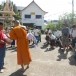 พระใหม่โปรยทาน 