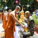 ประเพณีสรงน้ำพระพุทธรูปทองคำ วัดท่าขนุน 