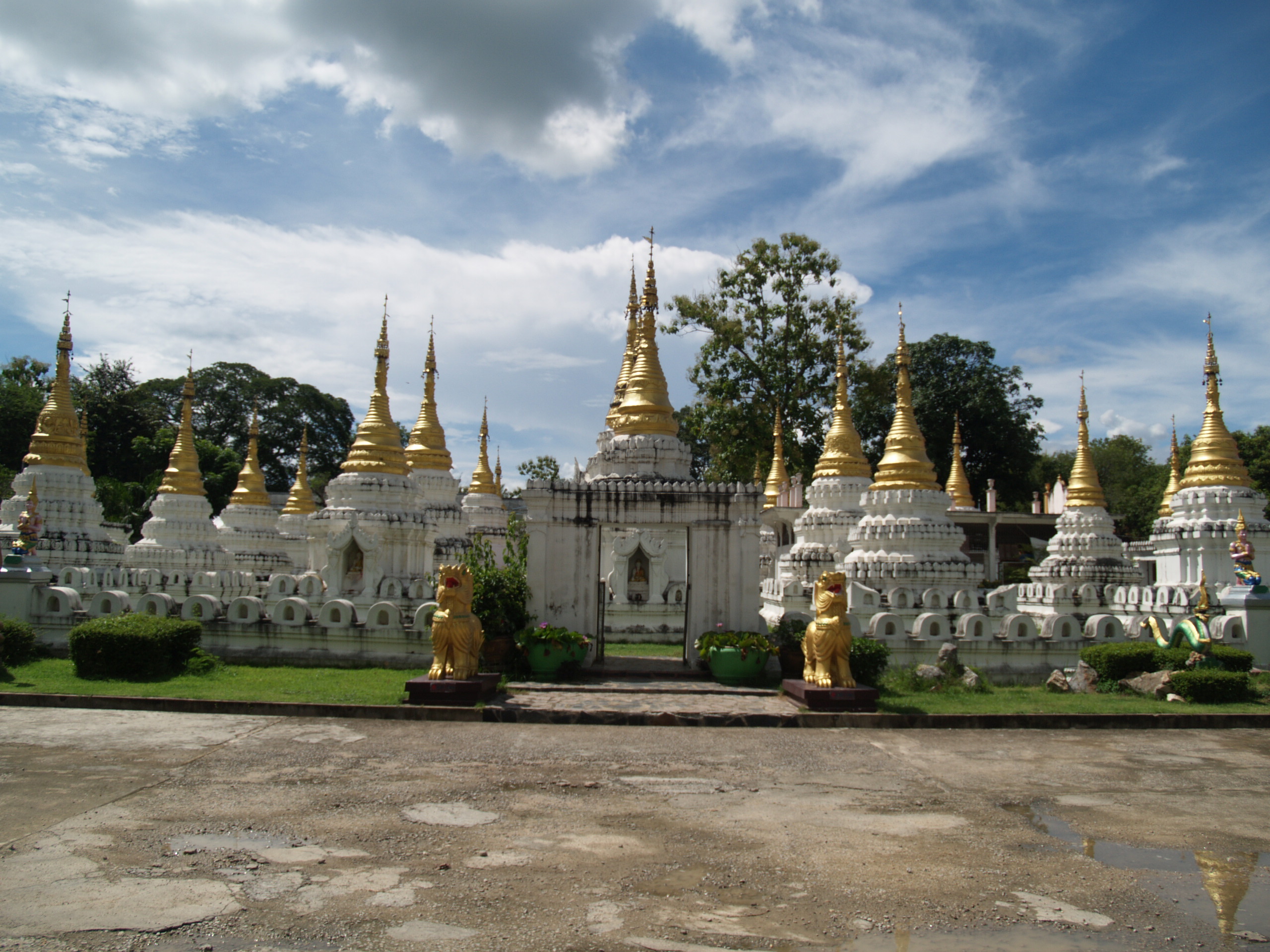 พระธาตุเจดีย์ซาวหลัง