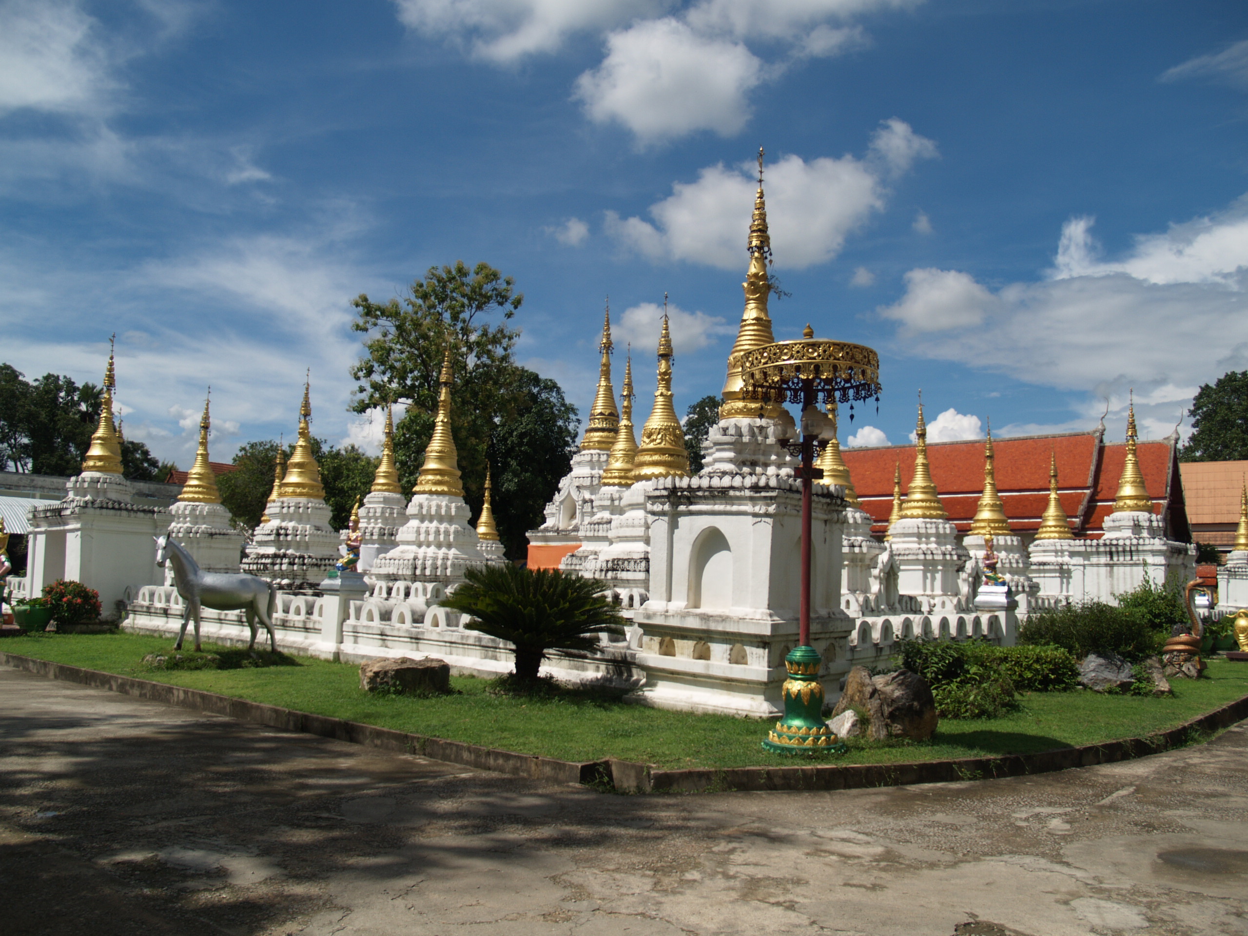 พระธาตุเจดีย์ซาวหลัง