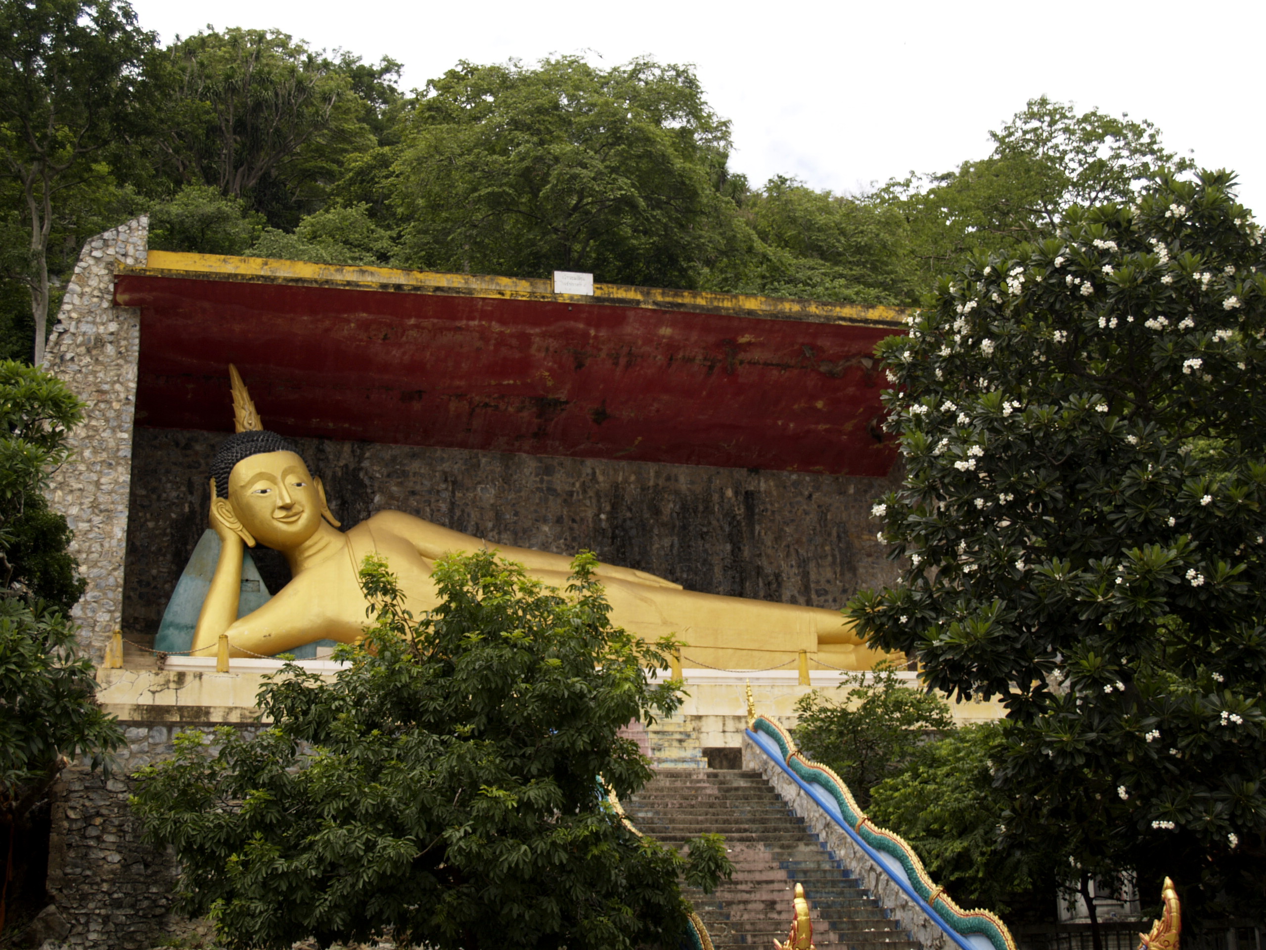 พระพุทธไสยาสน์ (พระนอน)