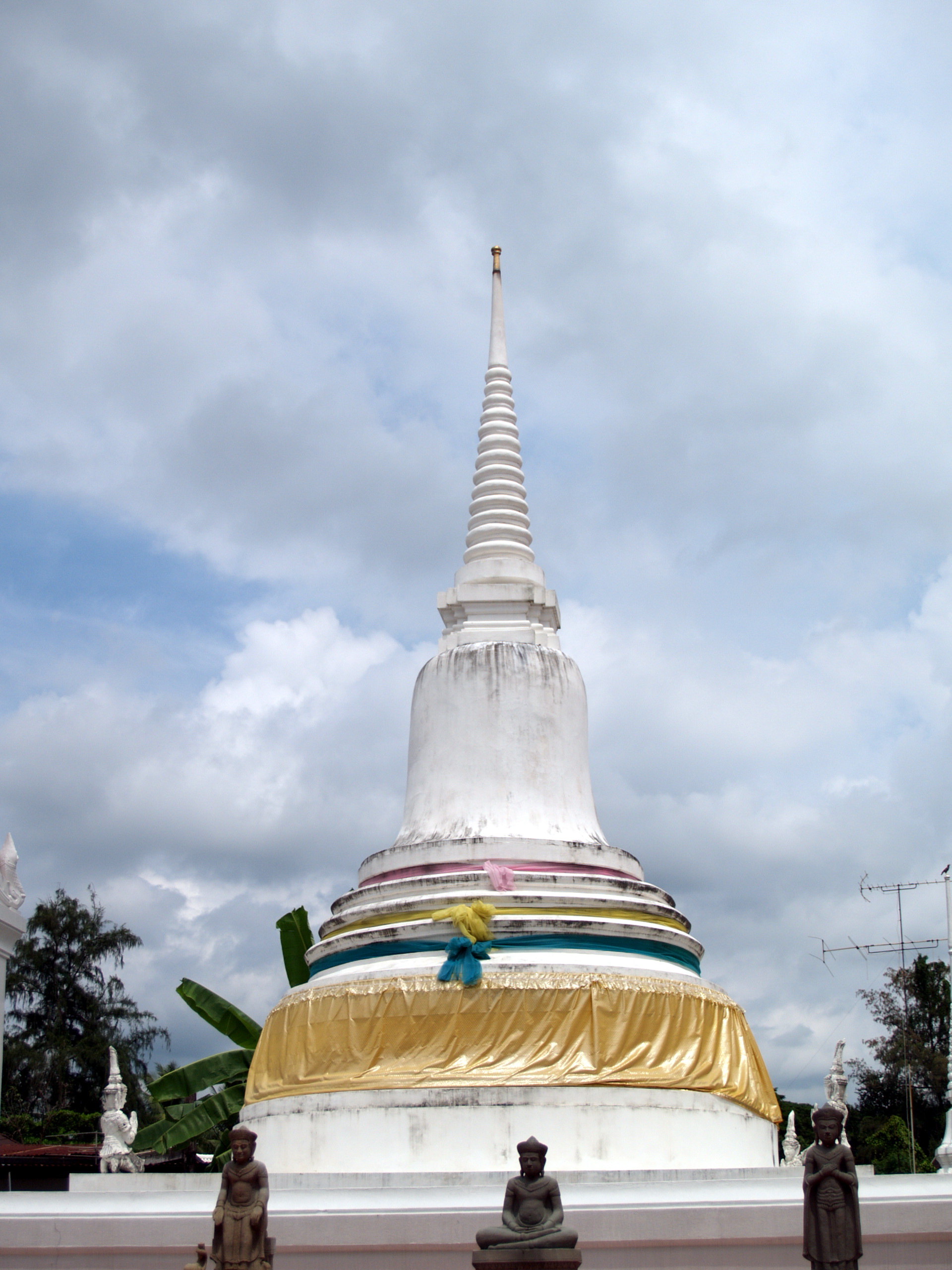 พระเจดีย์ทรงระฆังคว่ำ วัดเชิงท่า