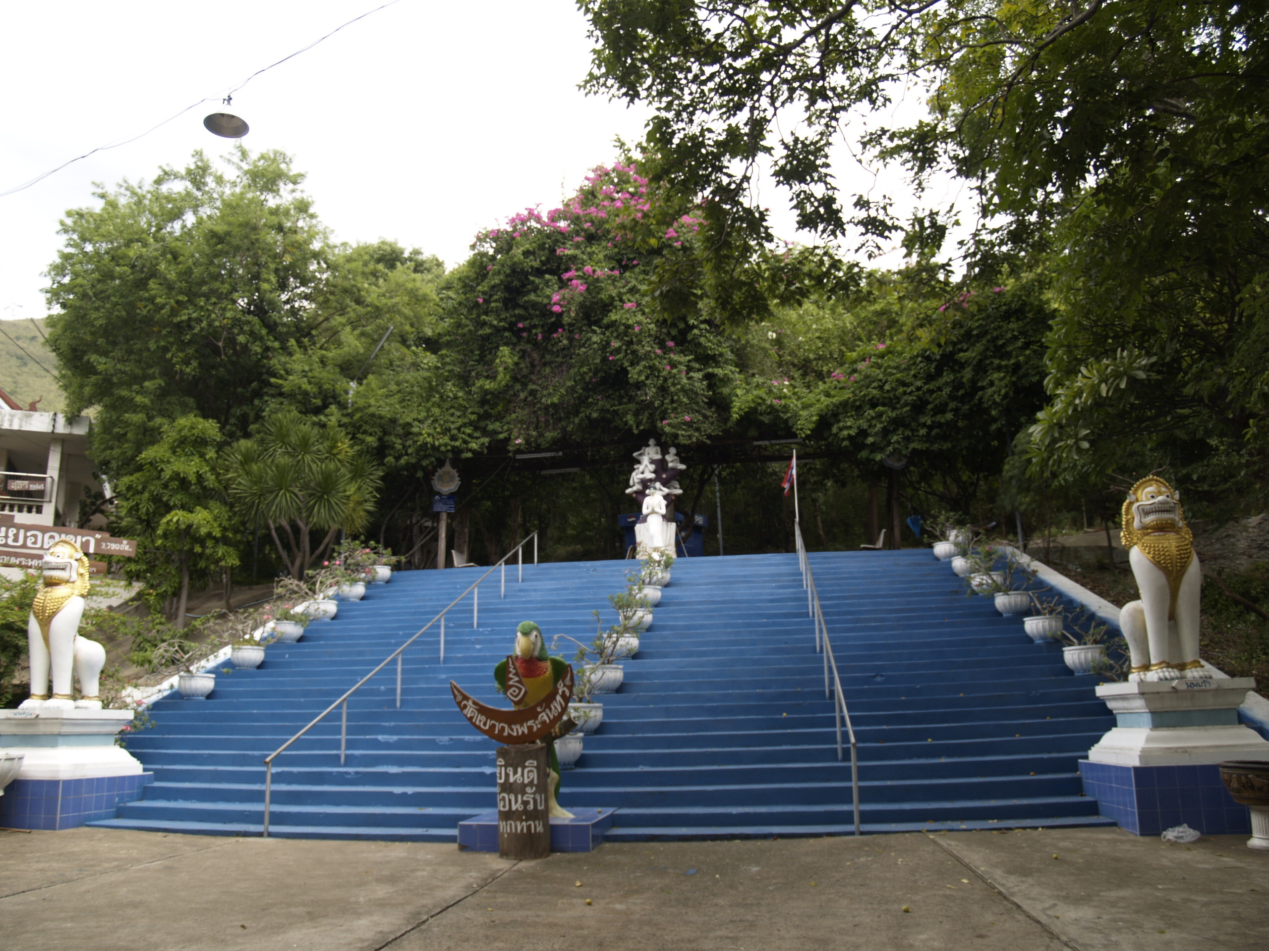 วัดเขาวงพระจันทร์