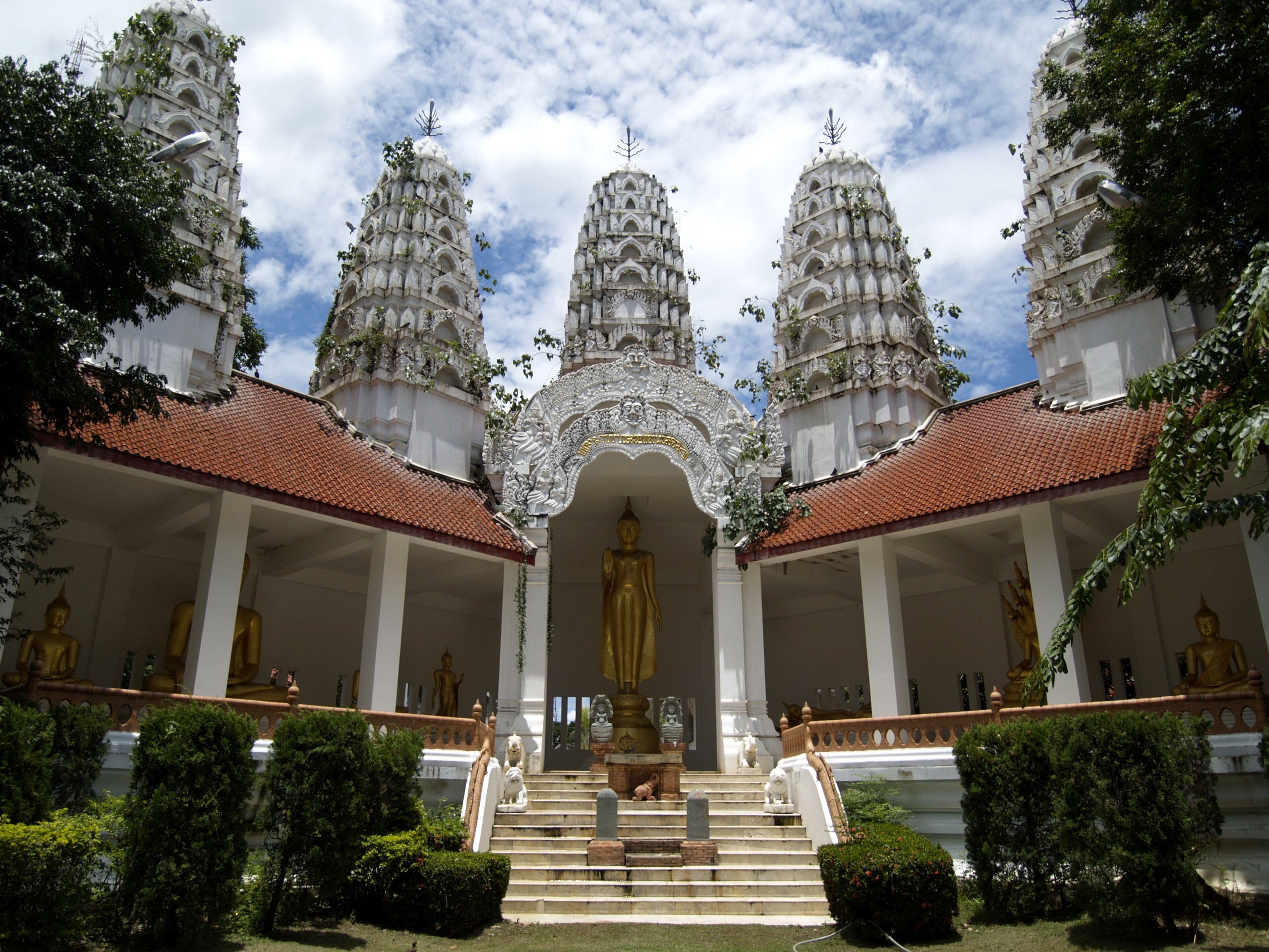 พระสุโขทัยไตรมิตร