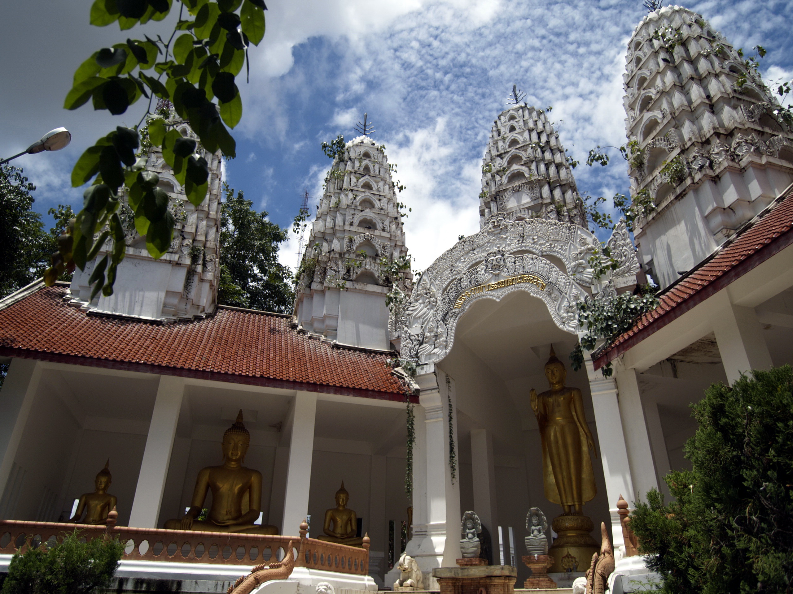 พระสุโขทัยไตรมิตร