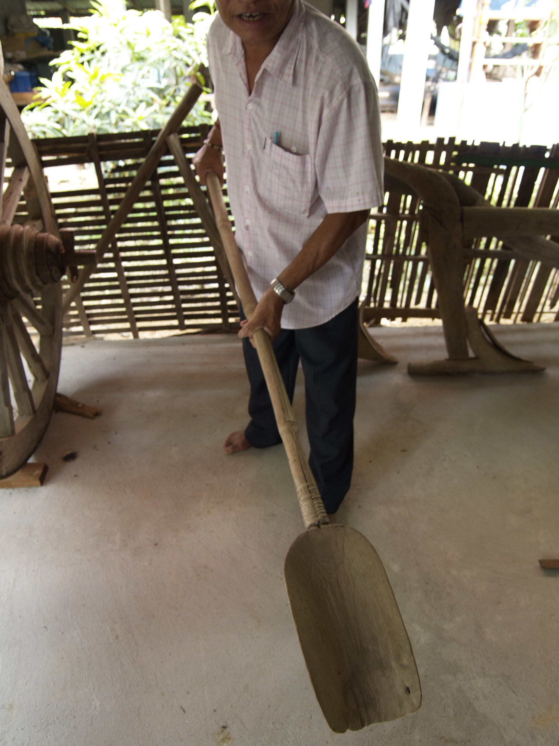 กาบสาดข้าว (พลั่ว)