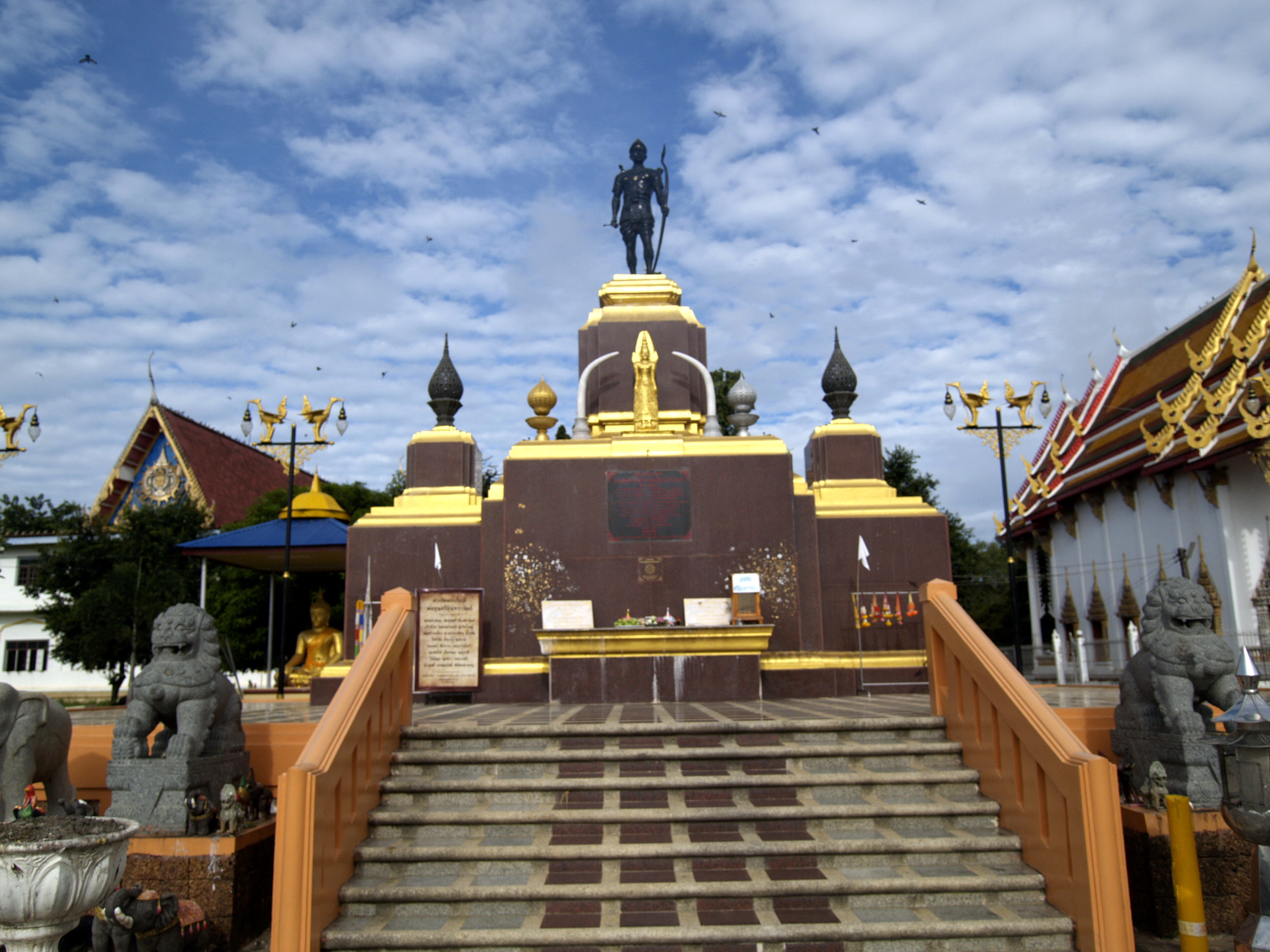 อนุสาวรีย์พ่อขุนศรีอินทราทิตย์