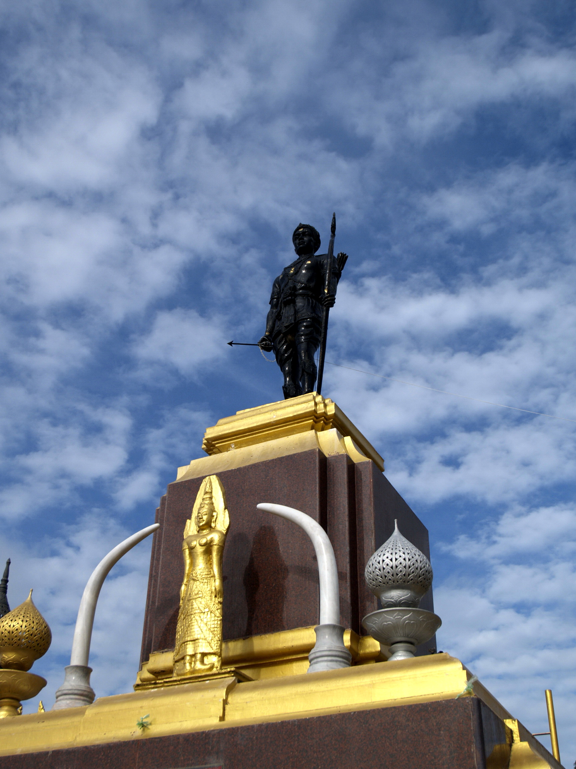 อนุสาวรีย์พ่อขุนศรีอินทราทิตย์