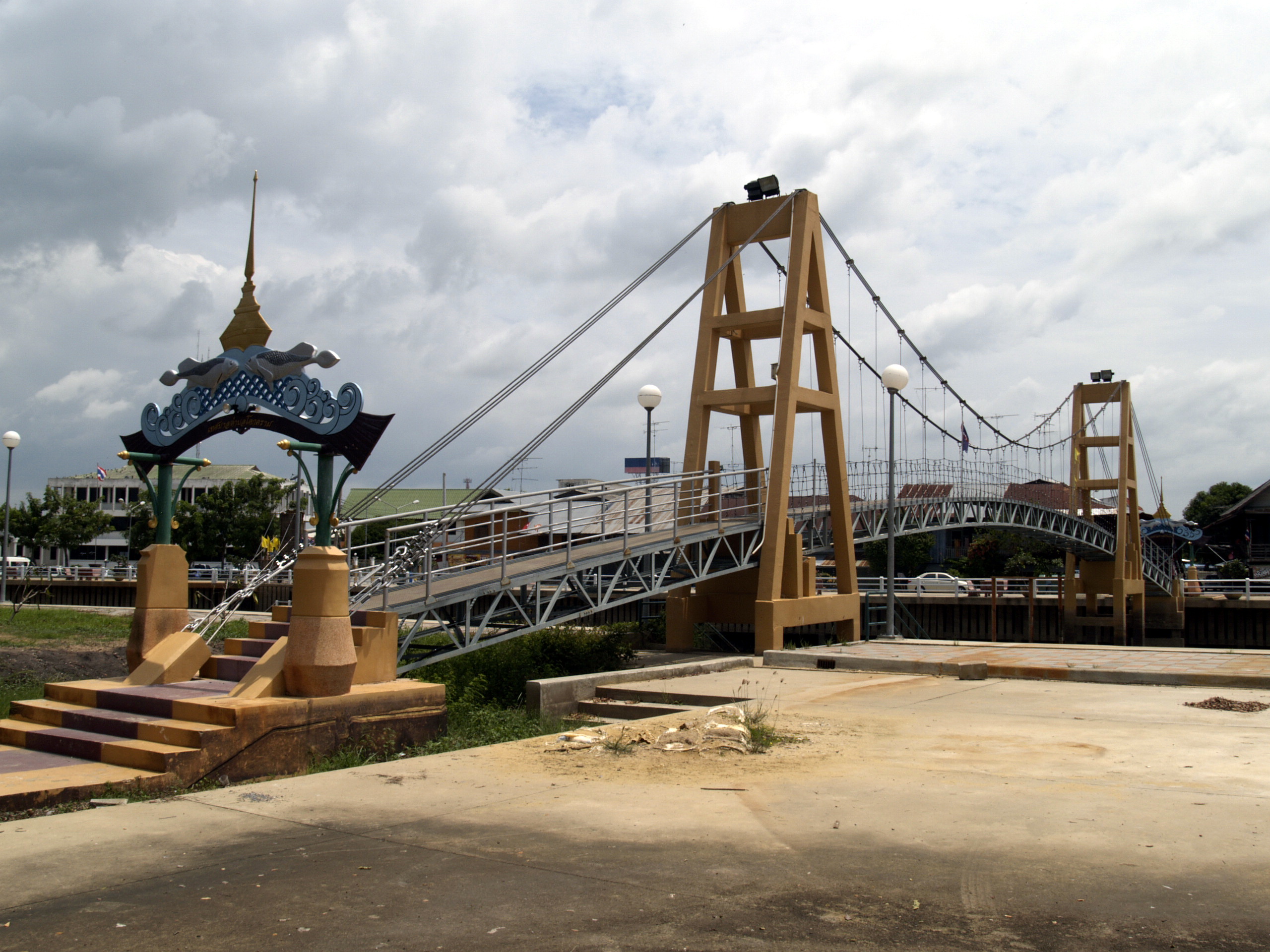 สะพานข้ามแม่น้ำท่าจีนวัดสวนหงส์