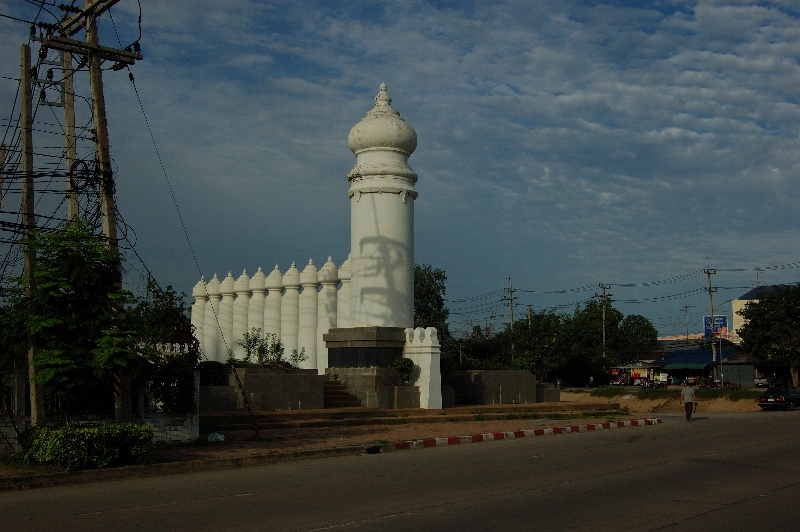 กำแพงเมืองสุพรรณบุรี