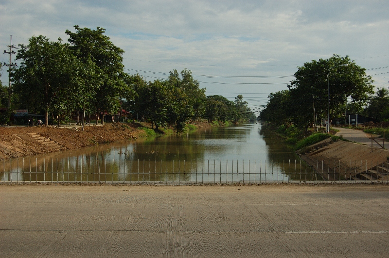 กำแพงเมืองสุพรรณบุรี