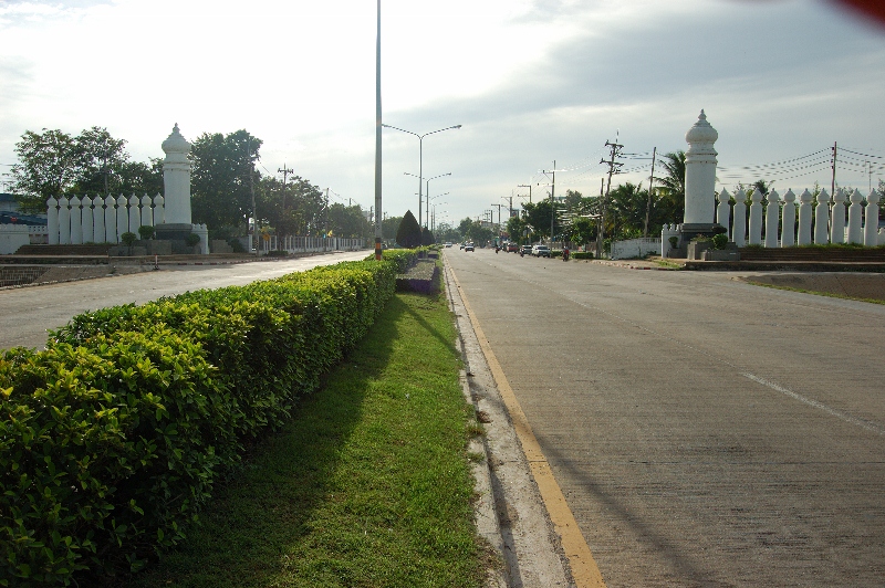 กำแพงเมืองสุพรรณบุรี