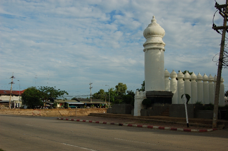 กำแพงเมืองสุพรรณบุรี