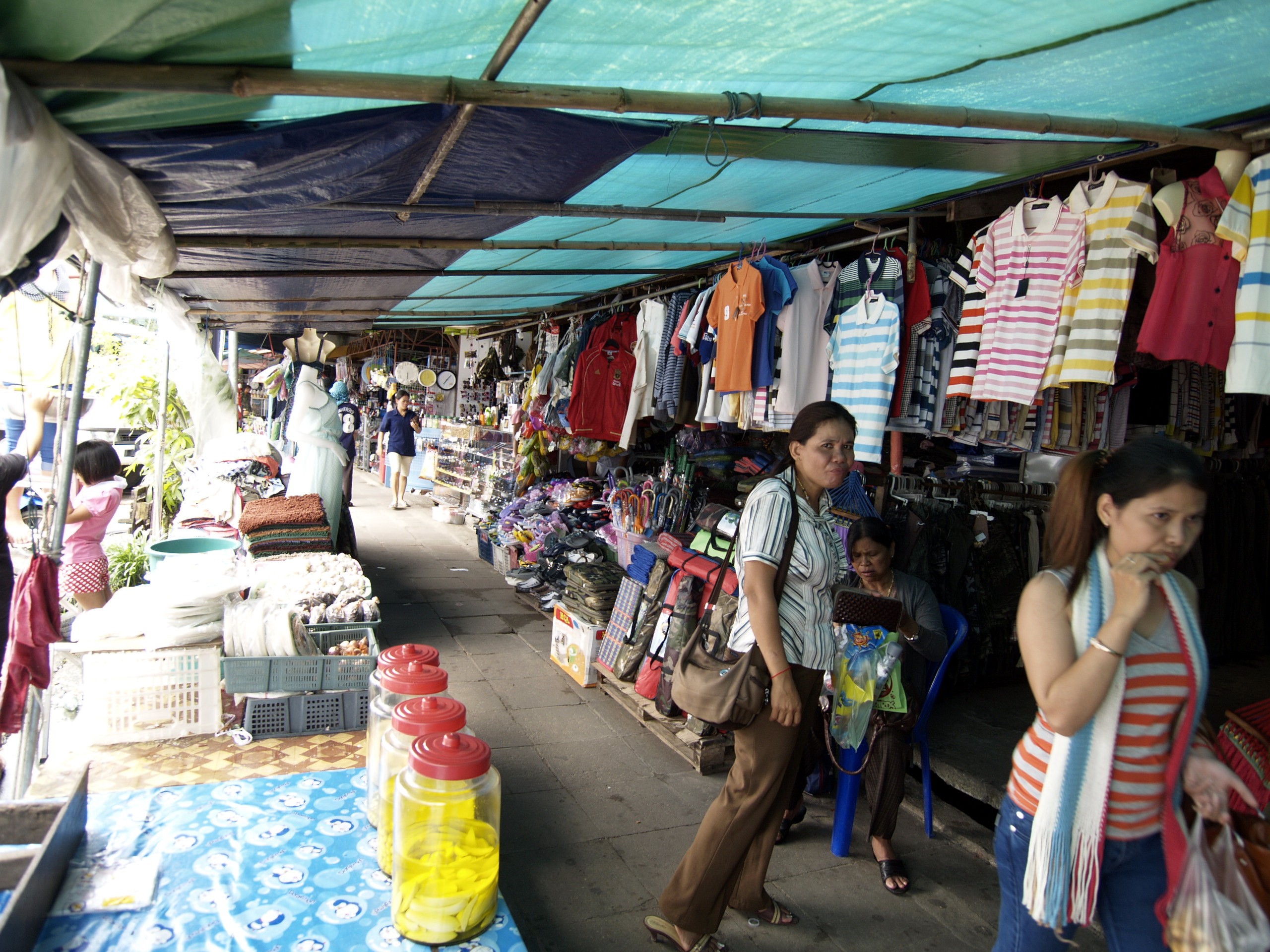 ตลาดชายแดนไทยเขมรบ้านหาดเล็ก