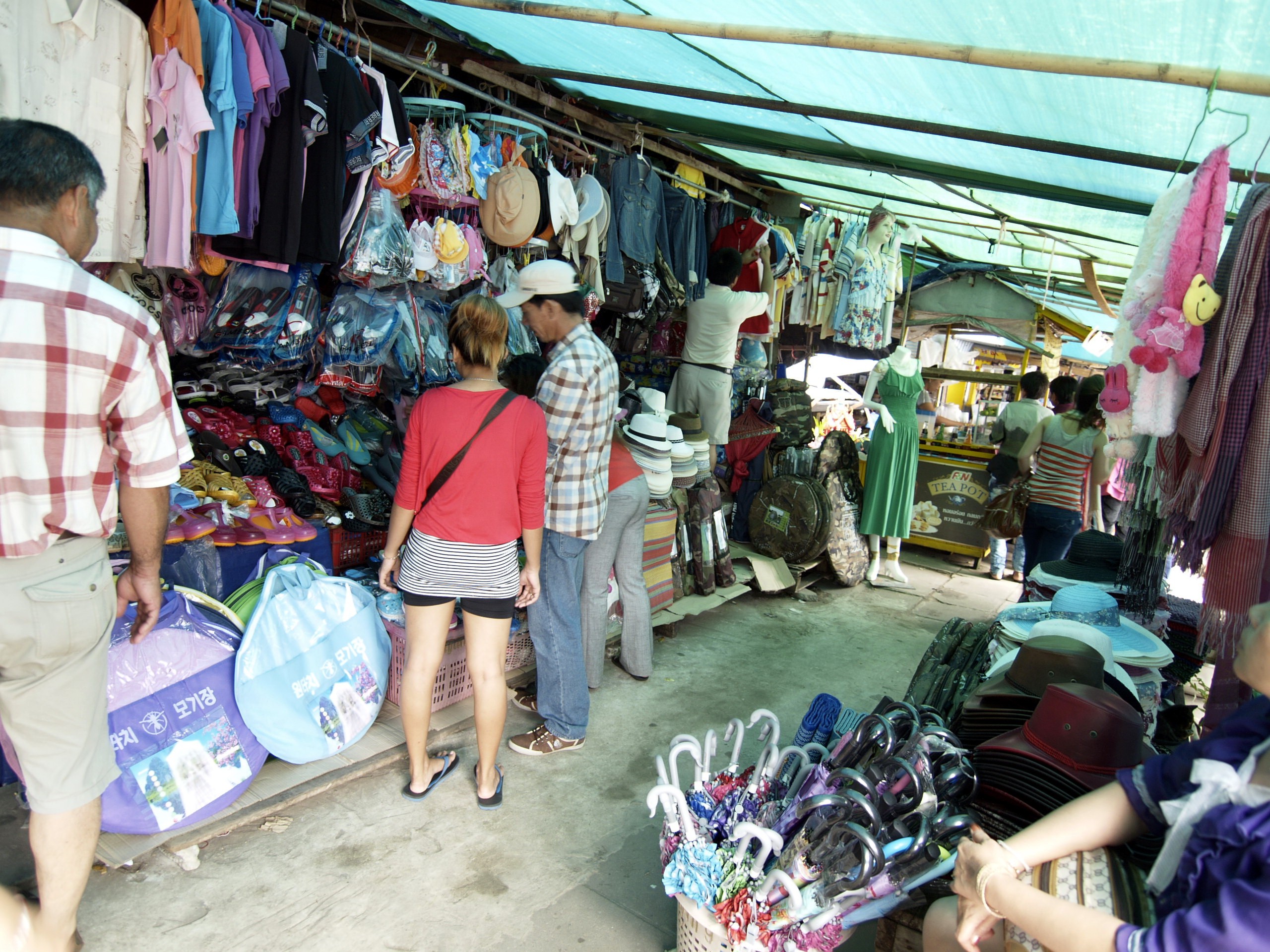 ตลาดชายแดนไทยเขมรบ้านหาดเล็ก