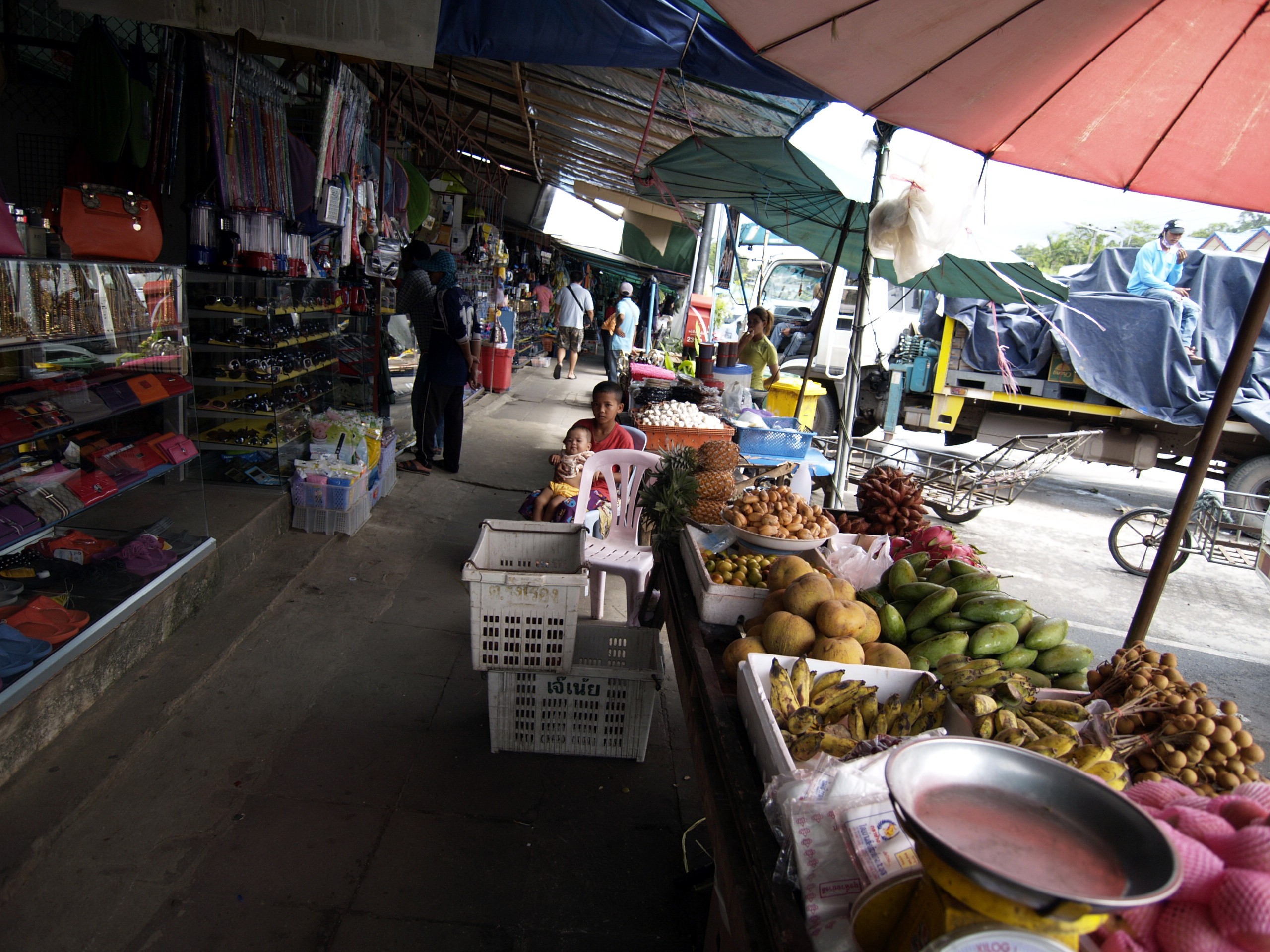 ตลาดชายแดนไทยเขมรบ้านหาดเล็ก