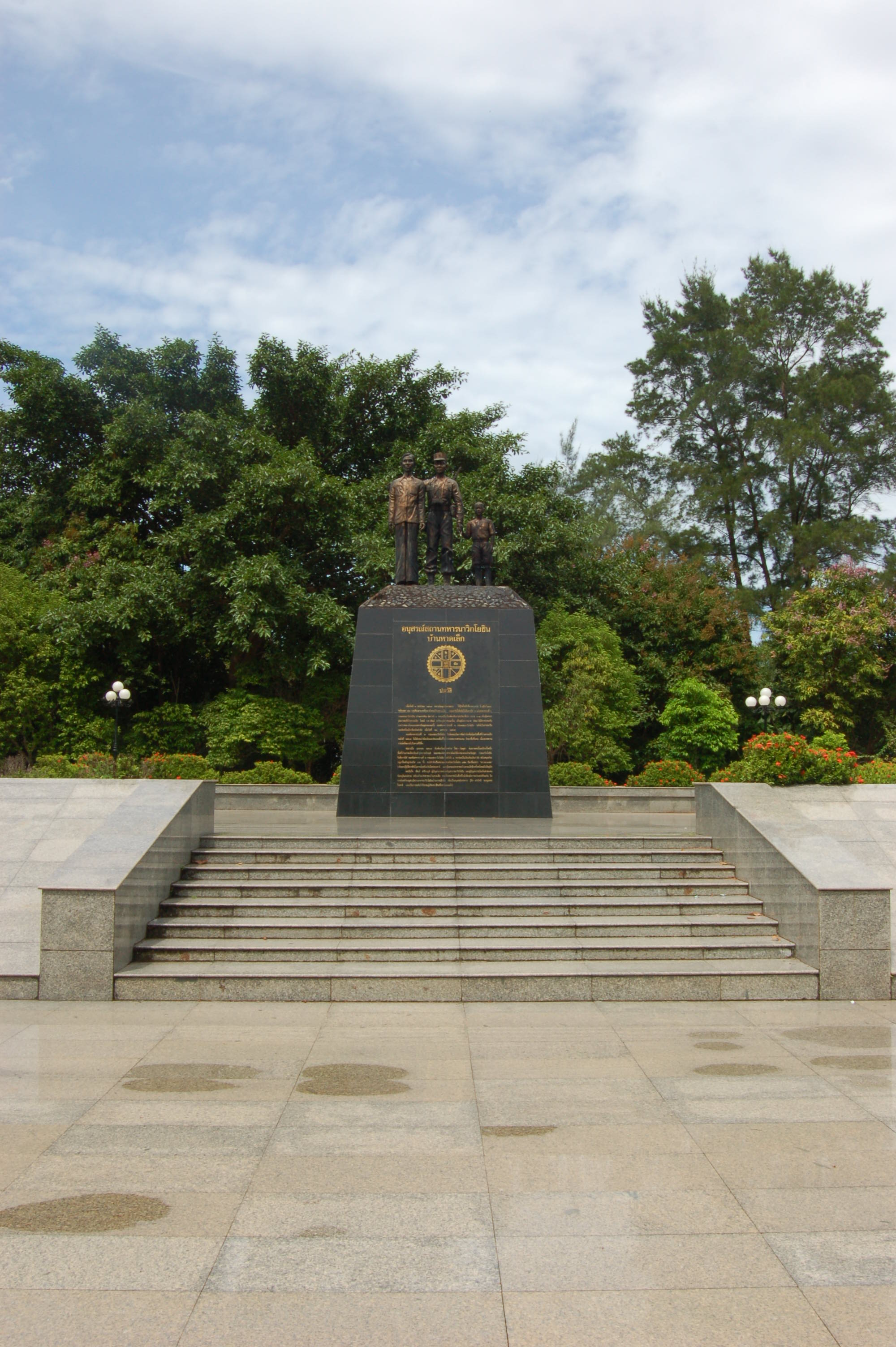 อนุสรณ์สถานทหารนาวิกโยธินบ้านหาดเล็ก